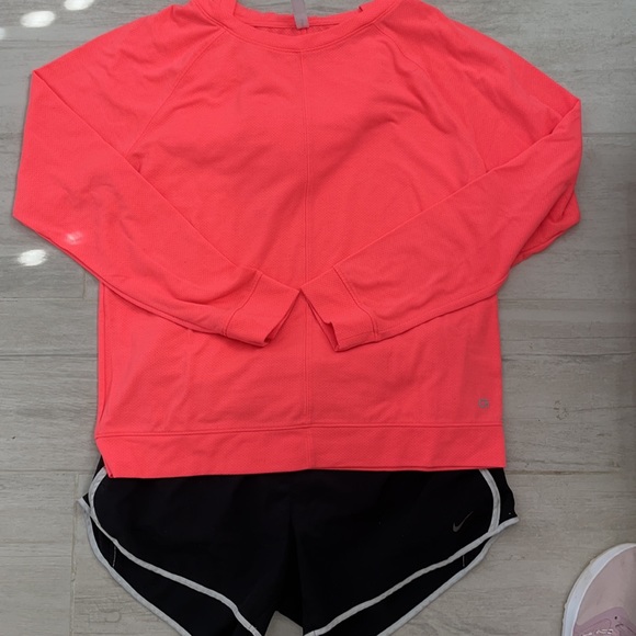 Gap Lightweight Hoodie - Picture 3 of 6